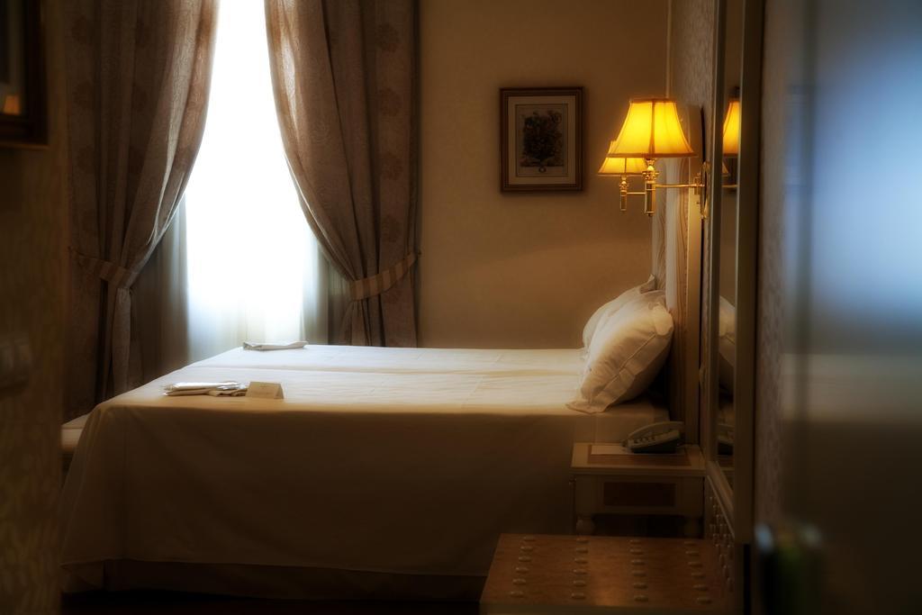 Hotel Santa Isabel Albacete Room photo